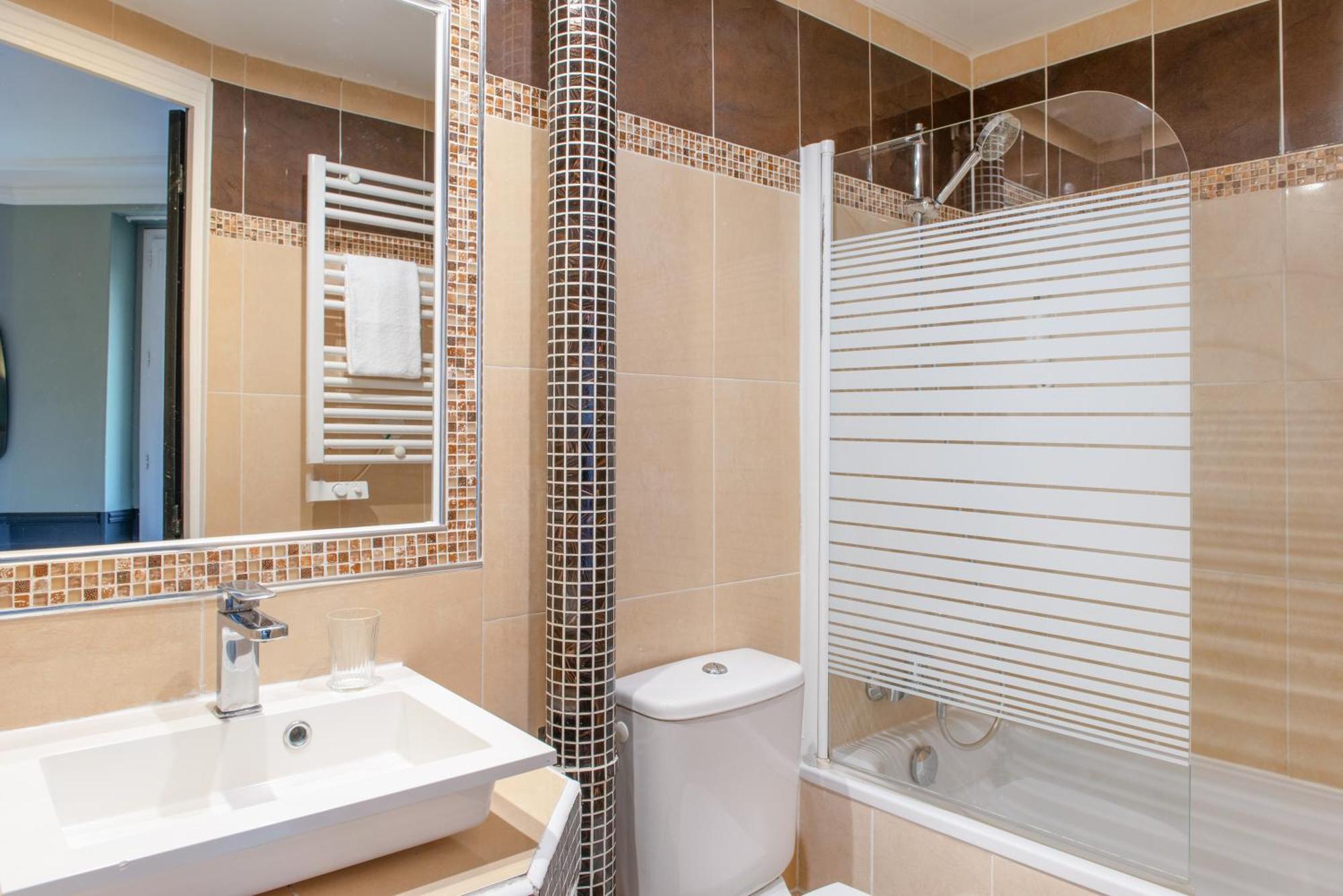 Hotel Avama Prony Párizs Szoba fotó
